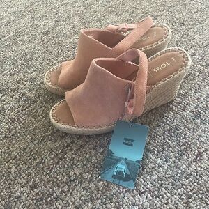 Brand-new pink TOMs Monica Wedges
